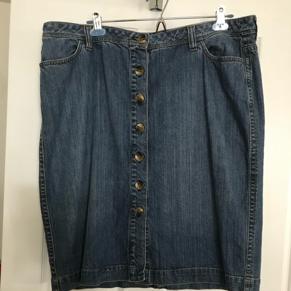 Boden button down denim skirt